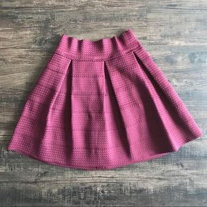 Eyeshadow pleated burgundy skirt